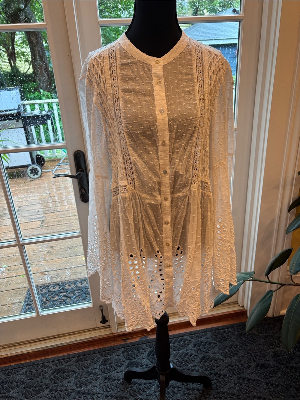 Sundance white Eyelet Lace Button-Front Tunic Blouse